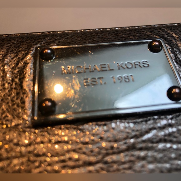 Michael Kors Silver Wallet - Picture 10 of 10
